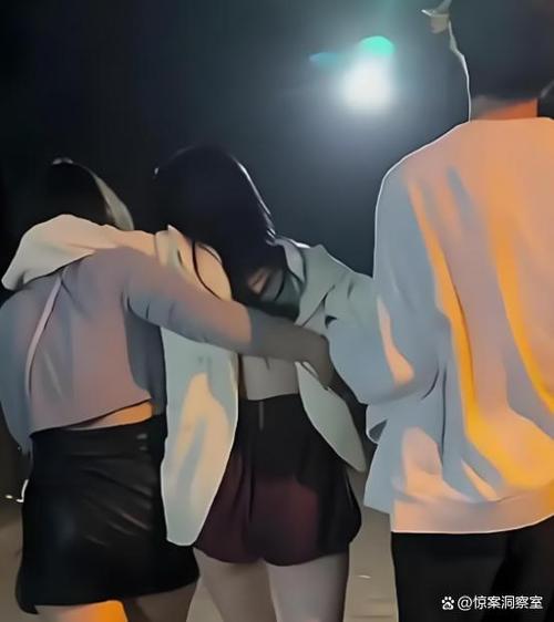 7777888888免費(fèi)四肖和女子強(qiáng)拽小孩被刑拘與女子強(qiáng)拽小孩被刑拘視頻