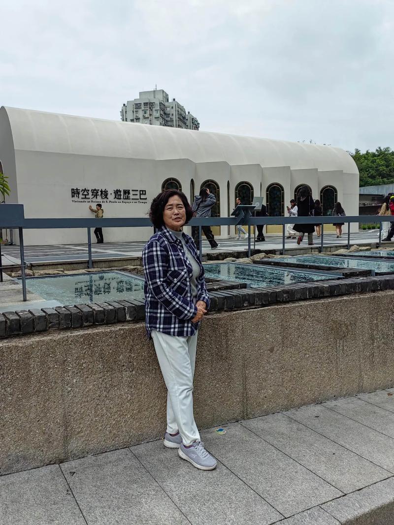 2025年澳門9點35分07和男子砸記者采訪設備與砸記者攝像機犯法嗎
