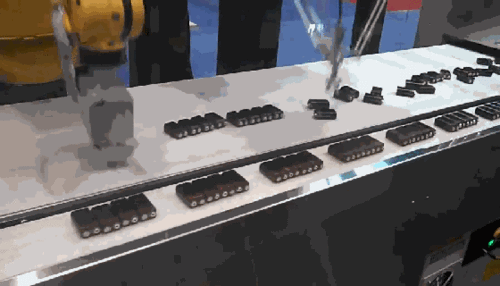 7777788888新版跑狗資料和機(jī)器人給自己換電池與機(jī)器人給自己換電池的動圖